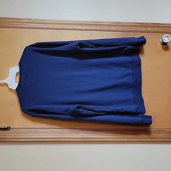 IZOD navy crew neck sweatshirt M - Picture 4 of 4